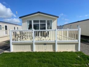 Palm Grove 181- Golden Palm - Pet friendly, WiFi, central heating, bed linen - Meadow Lakes Caravan & Lodge Hire